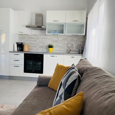 Apartment Erika - For 2 Near The Beach Pula Eksteriør billede