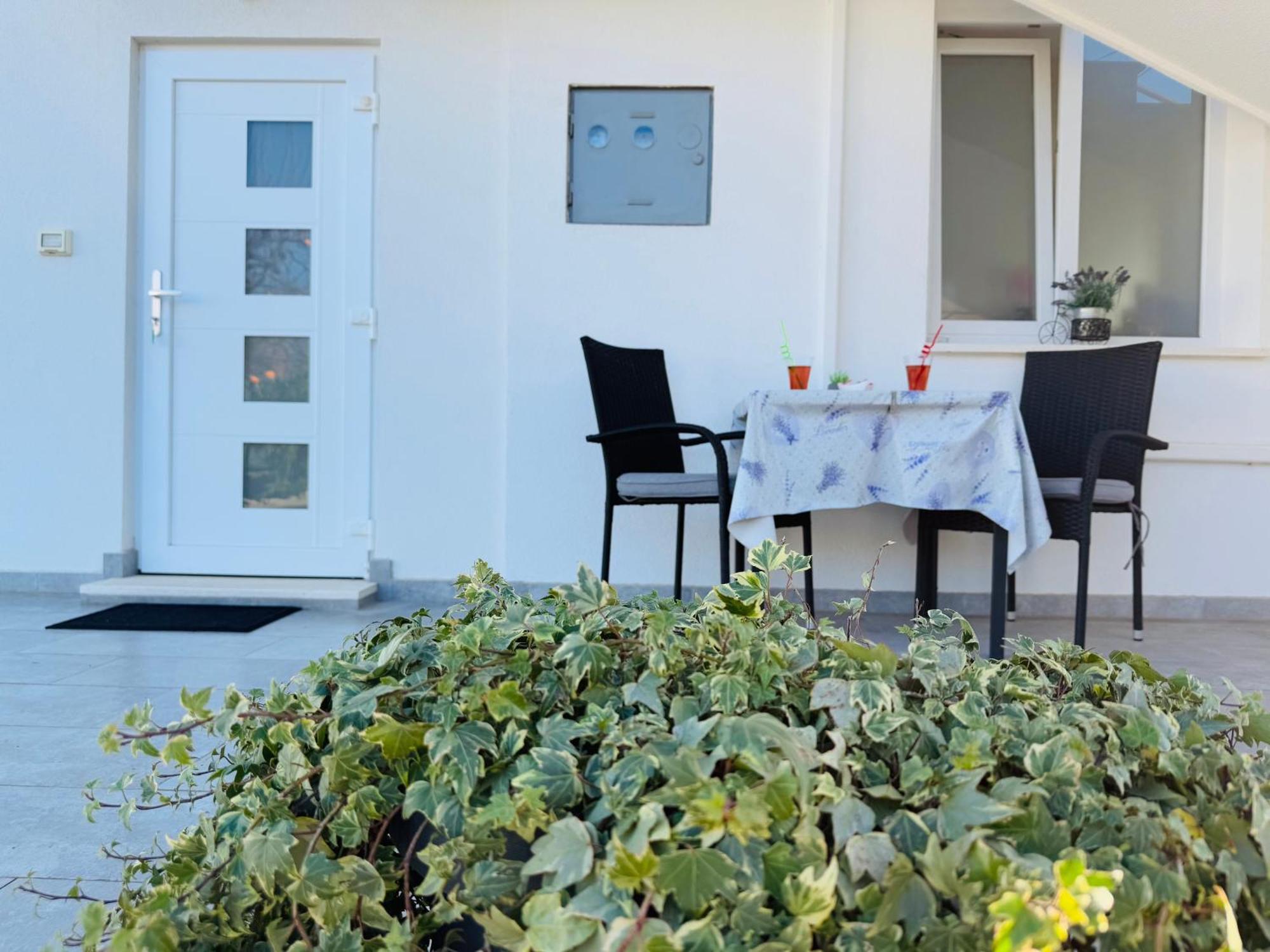 Apartment Erika - For 2 Near The Beach Pula Eksteriør billede